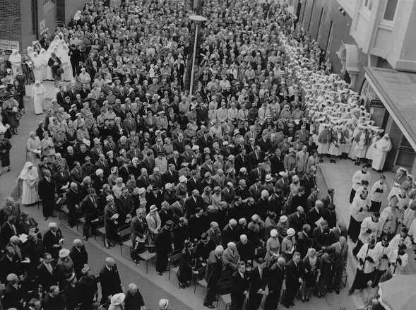 1960 Crowd gathering for celebration of Golden Jubilee Clinical School and opening new wing thumbnail.jpg